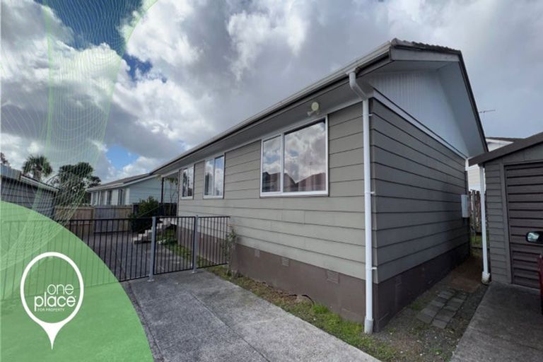 Photo of property in 2/6 Edwin Freeman Place, Ranui, Auckland, 0612