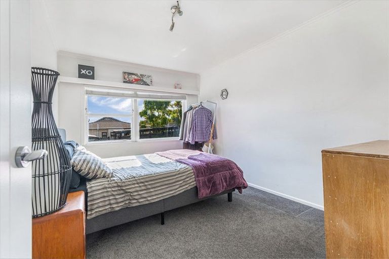 Photo of property in 2/29 Sunnyfield Crescent, Glenfield, Auckland, 0629