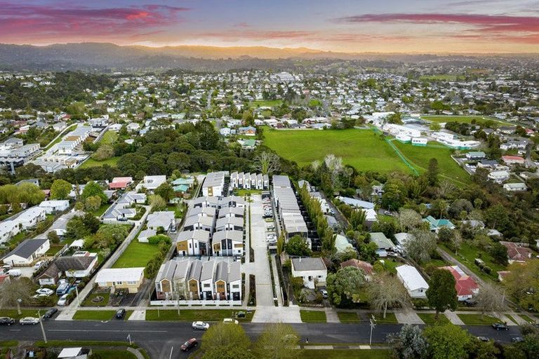 Photo of property in 17 Don Oliver Lane, Glen Eden, 0602