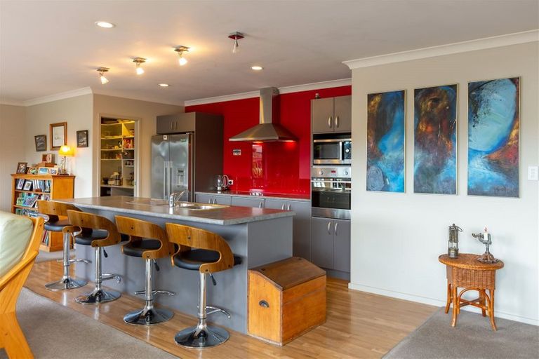 Photo of property in 18 Russell Street, Picton, 7220