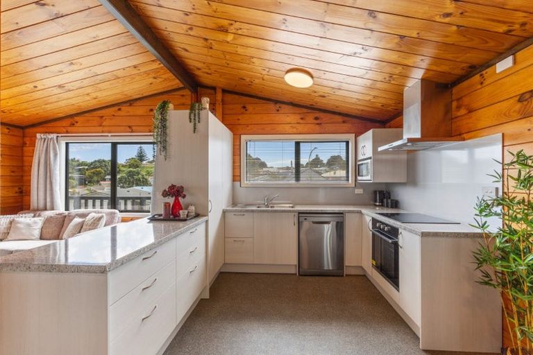 Photo of property in 25 Herekawe Drive, Spotswood, New Plymouth, 4310