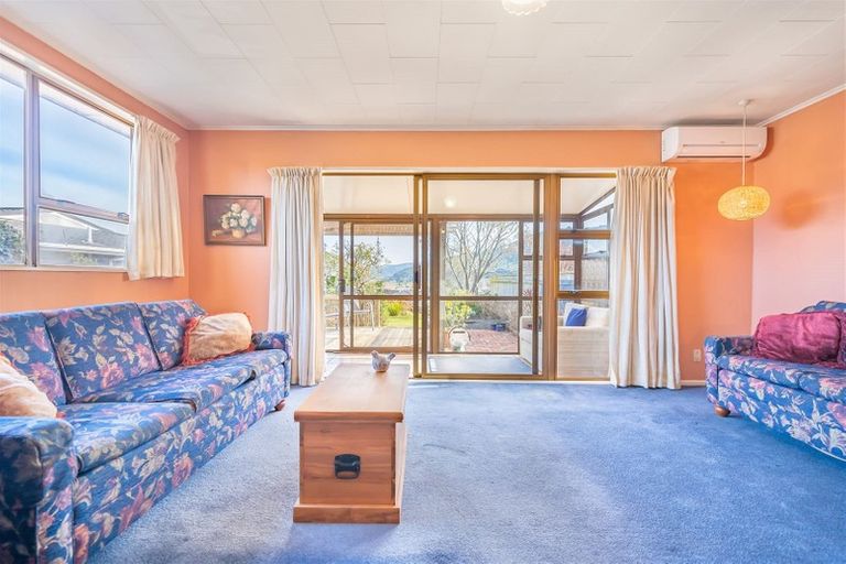 Photo of property in 1/19 Roband Crescent, Brown Owl, Upper Hutt, 5018