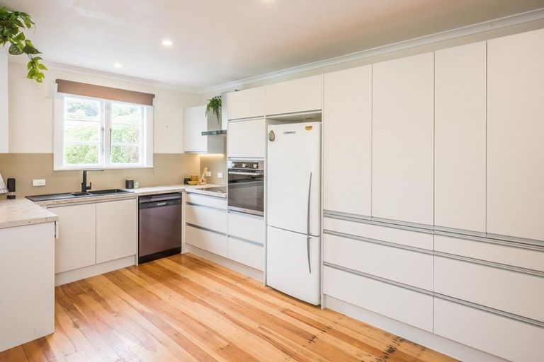 Photo of property in 30 Sidlaw Street, Strathmore Park, Wellington, 6022