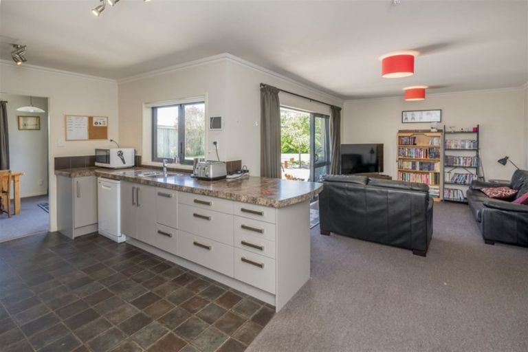 Photo of property in 6 Karlos Lane, Levin, 5510