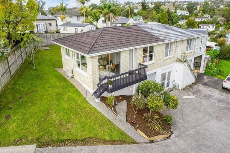 Photo of property in 1/6 Segedin Place, Glenfield, Auckland, 0629