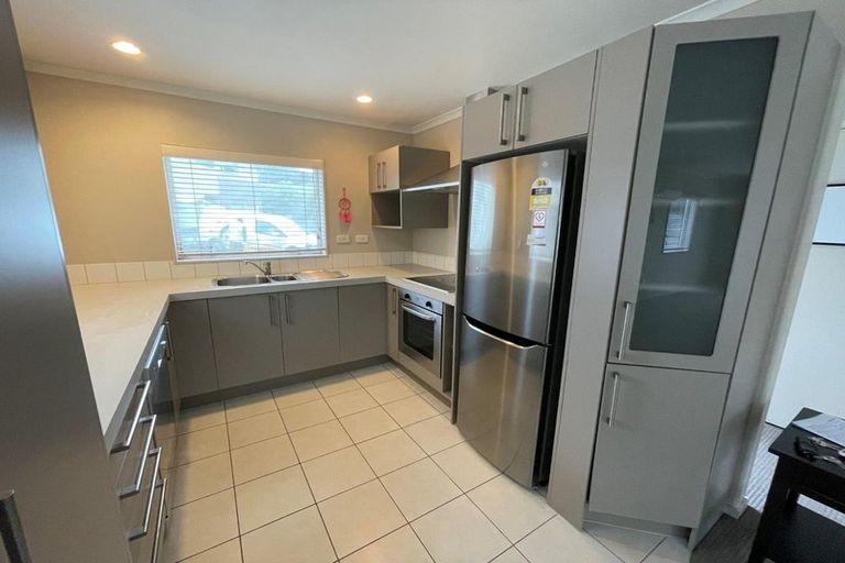 Photo of property in 2/19 Nimstedt Avenue, Oteha, Auckland, 0632