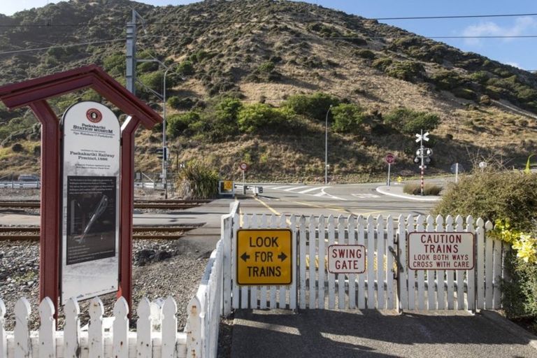 Photo of property in 1 Wellington Road, Paekakariki, 5034