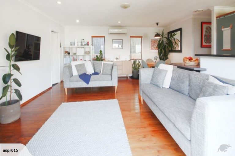 Photo of property in 1/103 Bond Crescent, Forrest Hill, Auckland, 0620