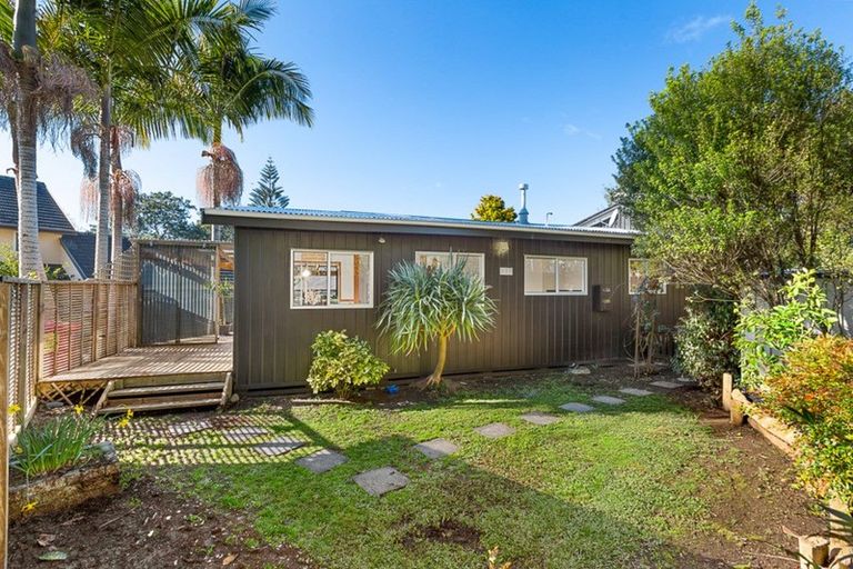 Photo of property in 1/107 Konini Road, Titirangi, Auckland, 0604