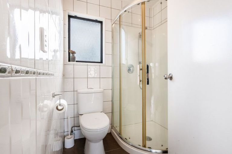 Photo of property in 2/16 Caribbean Drive, Unsworth Heights, Auckland, 0632