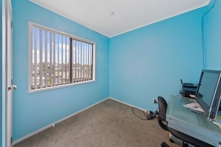 Photo of property in 71 Etherton Drive, Weymouth, Auckland, 2103