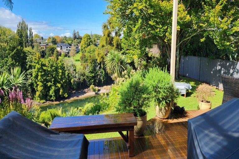 Photo of property in 66 Braid Road, St Andrews, Hamilton, 3200