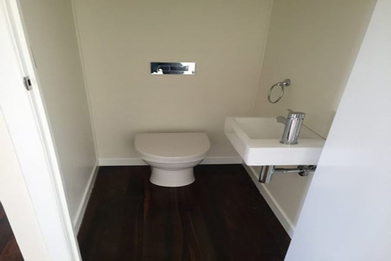 Photo of property in 42 Carlisle Road, Browns Bay, Auckland, 0630