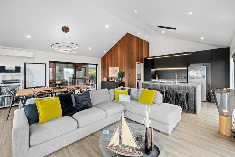 Photo of property in 4 Aquarius Lane, Langs Beach, 0582