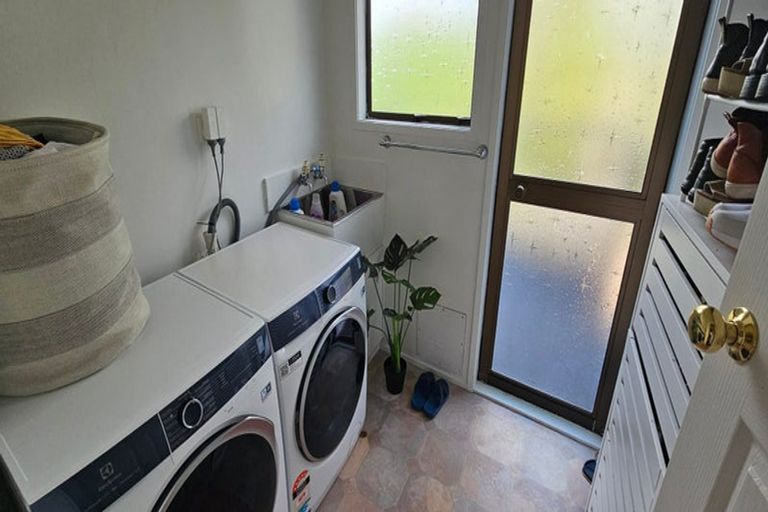 Photo of property in 1/13 Montclair Rise, Browns Bay, Auckland, 0630