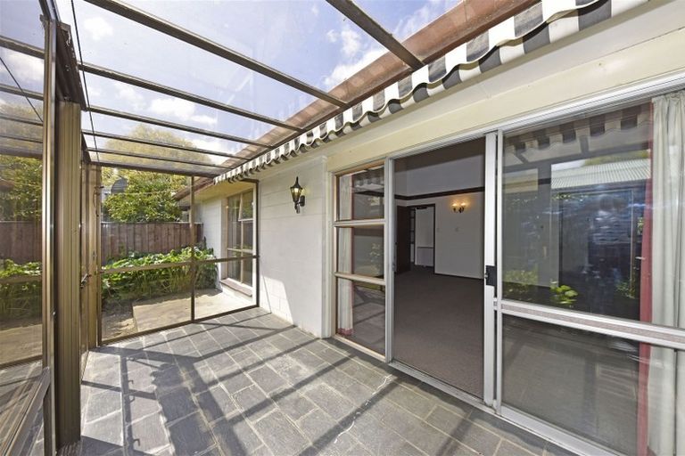 Photo of property in 1/25 Avonhead Road, Avonhead, Christchurch, 8042