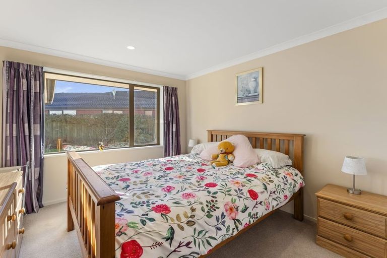 Photo of property in 20 Pohutukawa Crescent, Parklands, Christchurch, 8083