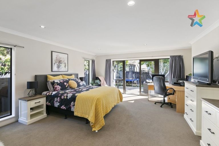 Photo of property in 289 Stokes Valley Road, Stokes Valley, Lower Hutt, 5019