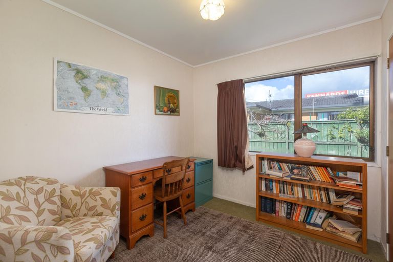Photo of property in 1/32 Queen Street, Papakura, 2110