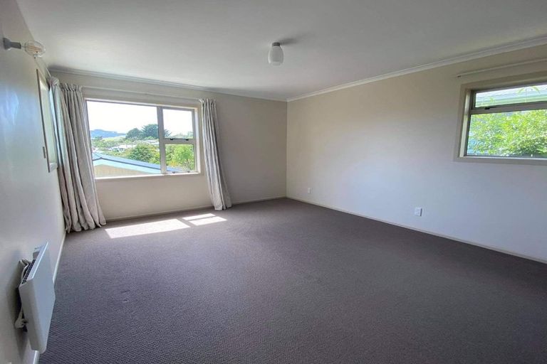 Photo of property in 6 Brydon Way, Paparangi, Wellington, 6037