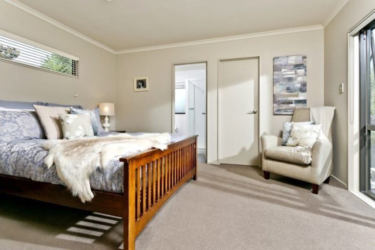 Photo of property in 30 Admirals Court Drive, Greenhithe, Auckland, 0632
