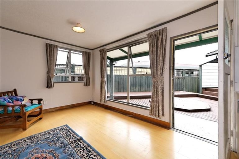 Photo of property in 4 Serwayne Place, Sunnyvale, Auckland, 0612