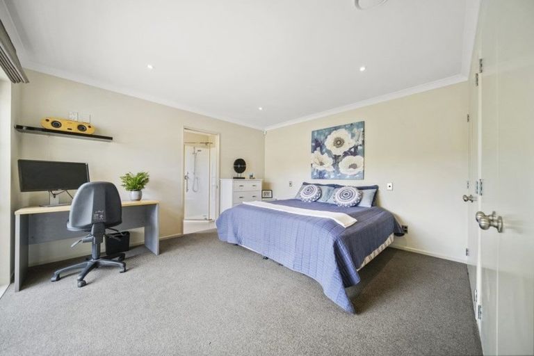 Photo of property in 29 Woodview Rise, Botany Downs, Auckland, 2010