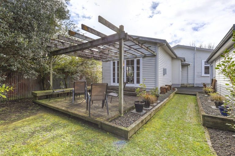Photo of property in 22 Kingswood Street, Takaro, Palmerston North, 4412