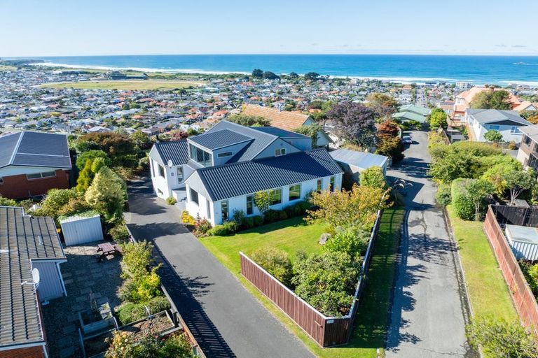 Photo of property in 113 Easther Crescent, Kew, Dunedin, 9012