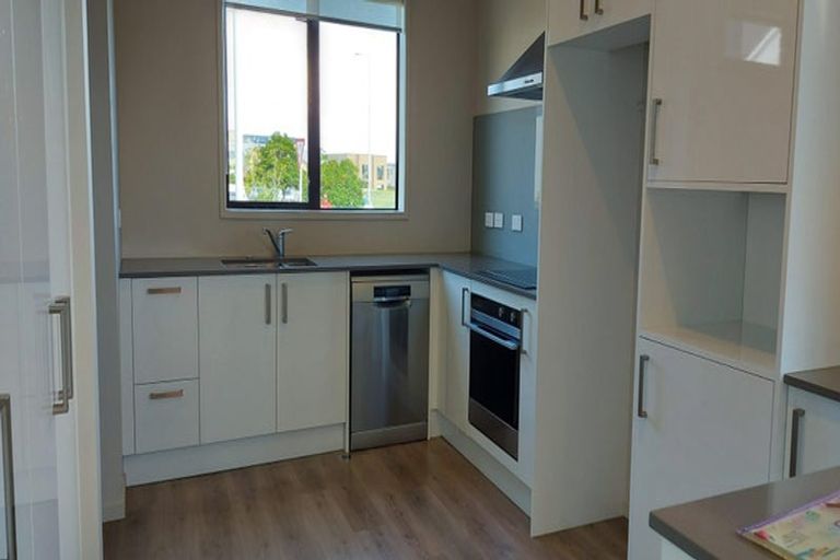 Photo of property in 2 Peihana Road, Hobsonville, Auckland, 0616