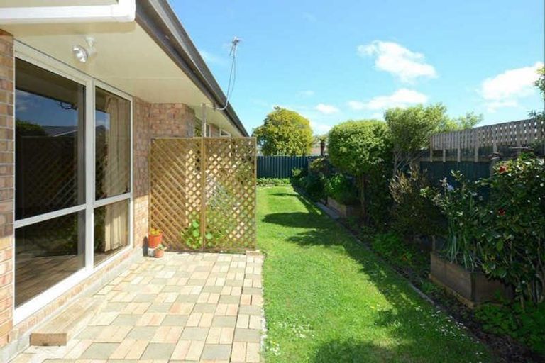 Photo of property in 2/10 Thistledown Place, Woolston, Christchurch, 8062