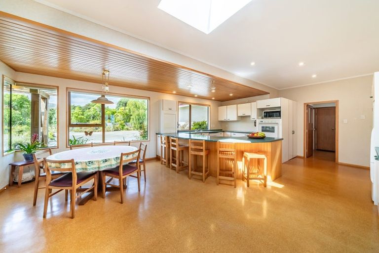 Photo of property in 298b Paekakariki Hill Road, Paekakariki Hill, Porirua, 5381