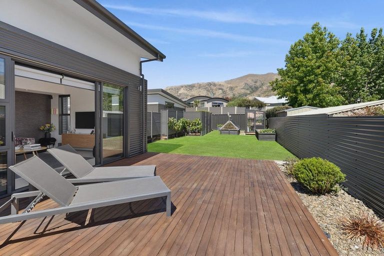 Photo of property in 21 Stonebrook Drive, Wanaka, 9305