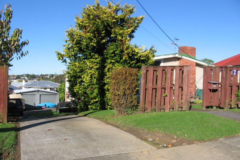 Photo of property in 11 Tiroroa Avenue, Te Atatu South, Auckland, 0610