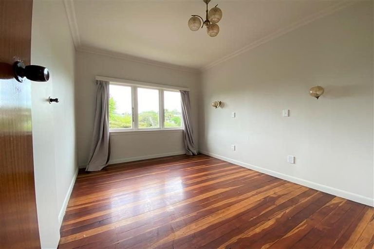 Photo of property in 5 Margan Avenue, New Lynn, Auckland, 0600