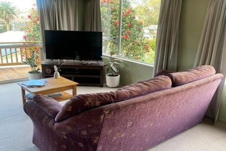 Photo of property in 14 Shaldon Crescent, Blagdon, New Plymouth, 4310