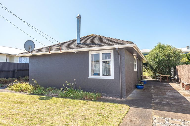 Photo of property in 84 Matai Street, Castlecliff, Whanganui, 4501