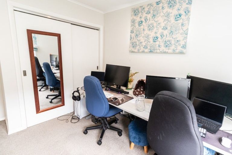 Photo of property in 18 Whangakoko Grove, Birchville, Upper Hutt, 5018