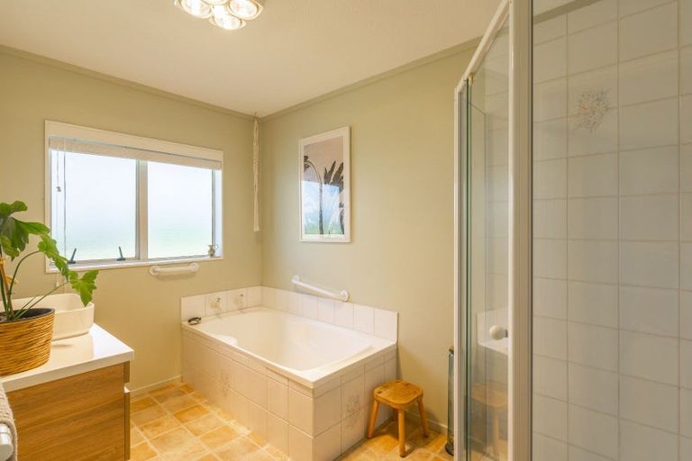 Photo of property in 35 Wood Leigh, Paraparaumu Beach, Paraparaumu, 5032