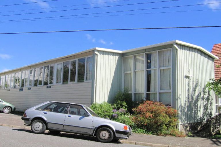 Photo of property in 10 Saint Michaels Crescent, Kelburn, Wellington, 6012