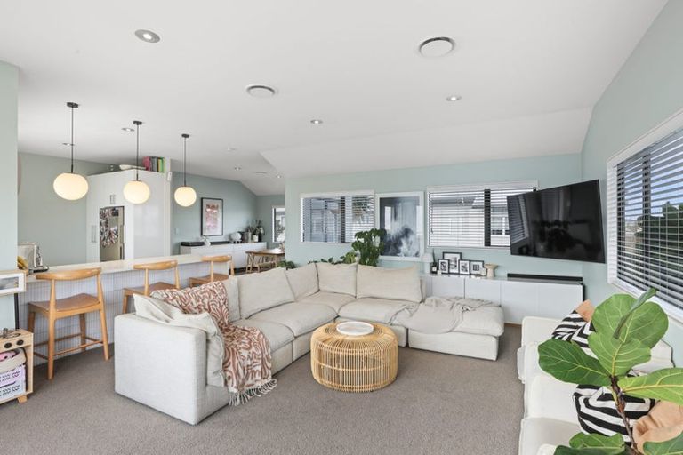 Photo of property in 15a Teal Crescent, Beach Haven, Auckland, 0626