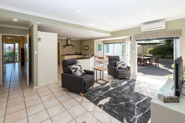 Photo of property in 14 Conacher Close, East Tamaki Heights, Auckland, 2016