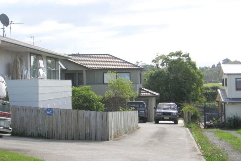 Photo of property in 1/930 East Coast Road, Northcross, Auckland, 0630