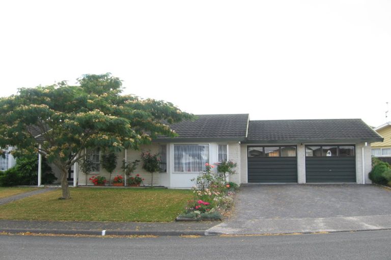 Photo of property in 4 Roband Crescent, Brown Owl, Upper Hutt, 5018