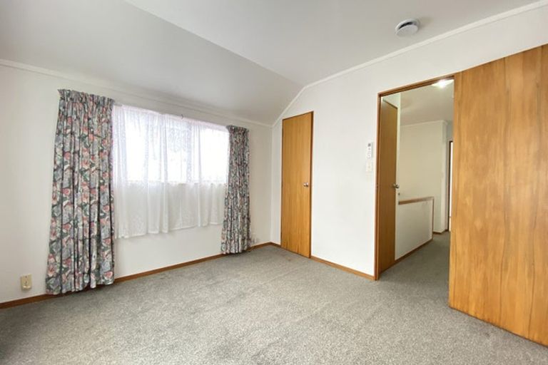 Photo of property in 4/43-53 Chivalry Road, Glenfield, Auckland, 0629