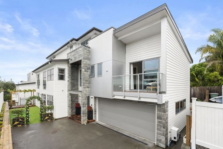 Photo of property in 6a Hanlon Crescent, Narrow Neck, Auckland, 0624