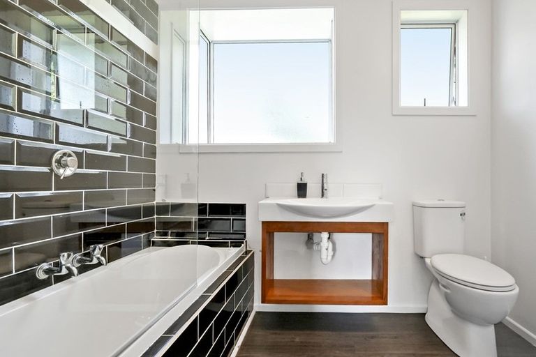 Photo of property in 37 Cross Street, Coalgate, 7673