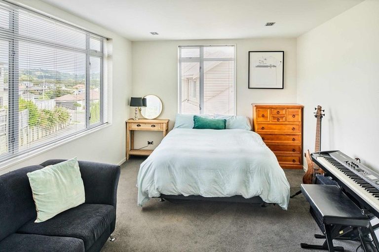 Photo of property in 35 Endeavour Drive, Whitby, Porirua, 5024