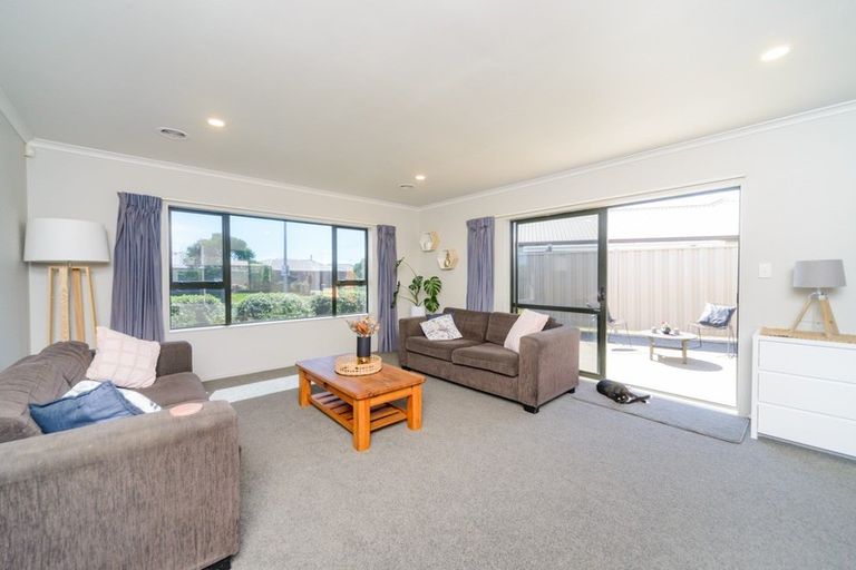 Photo of property in 18 Daniel Place, Kelvin Grove, Palmerston North, 4414
