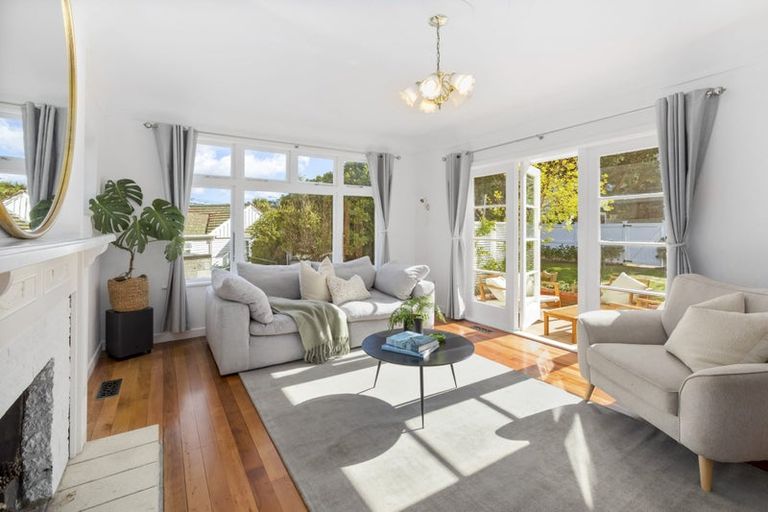 Photo of property in 4 Ashleigh Crescent, Miramar, Wellington, 6022